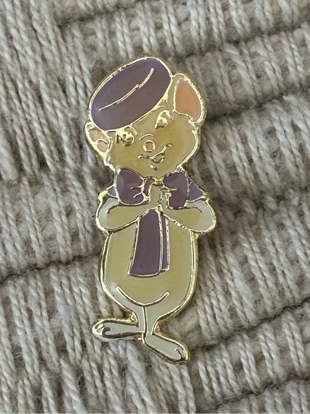 DISNEY Vintage 1970s The Rescuers Miss Bianca Mini Enamel Pin
